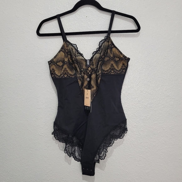 Pinsy Sculpting Lace Shapesuit, Black Cheeky, Size M, NWT - Picture 5 of 8